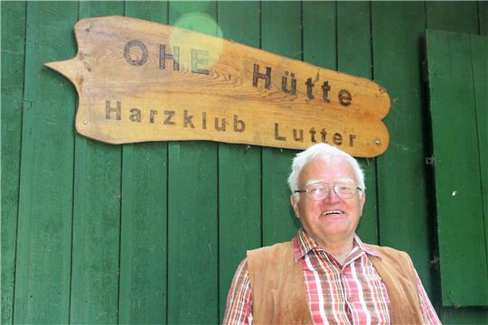 Der neue Hüttenwirt Hermann Fricke freut sich auf die Saison mit einigen netten Begegnungen und vielen Gästen am beliebten Treffpunkt des Harzklub-Zweigvereins Lutter.  Fotos: Leifeld