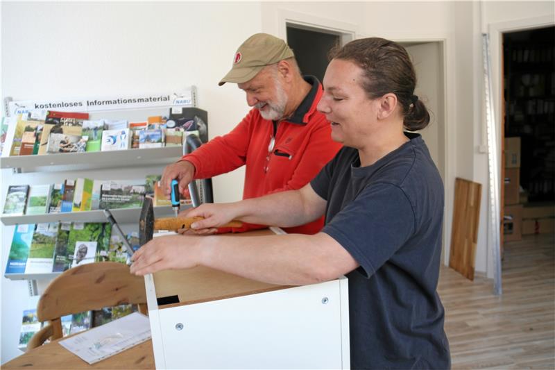 Neue Umweltzentrale für Nabu und BUND in der Goslarer Spitalstraße Der neue Küchenschrank ist schon fast fertig. Foto: Hartmann