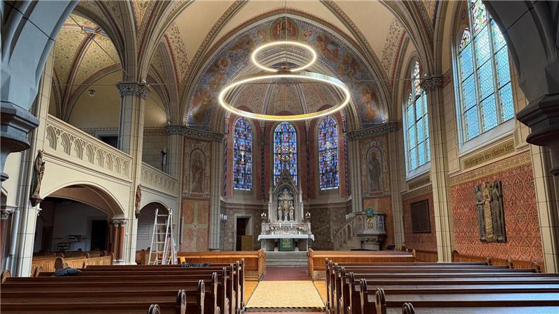 Wie dieser neue Kronleuchter die Lutherkirche verändert Der neue Leuchter ist im Kirchenschiff präsent und bleibt dennoch unauffällig.