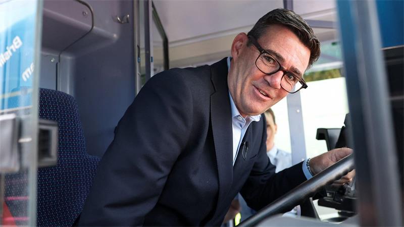 Mit Pint und Tempo: Burnhams erste Woche als Premierminister Der neue Premier kündigte mehrere Maßnahmen zur Kostenerleichterung an.