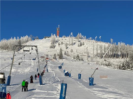 Der neue Schlepplift, an den die Wurmbergseilbahn-Gesellschaft denkt, soll von der Bergstation des Hexenritts hinüber zur Stütze 22 der Seilbahntrasse gehen und im Sommer Mountainbiker transportieren.  Foto: Eggers