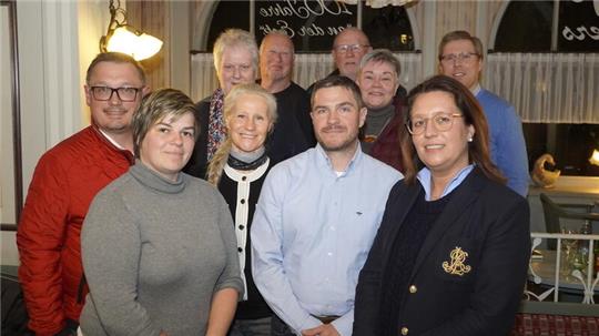 Der neue Vorstand des CDU-Stadtverbandes (v.l.) Jochen Neumann, Julia Ruyling, Britta Wichert (hinten), Gesine Kirschke, Fred Ruyling, Magnus Heiduk, Bernd Schilling, Susanne Herweg, Stefanie Hertrampf und Alexander Waldorf. Auf dem Bild fehlen Theodor von Assenburg-Neindorf und Alexander Weisse.