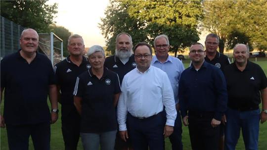Der neue Vorstand des Fußballkreises Nordharz: (v. l.) Hans-Heinrich Brandes, Thomas Ungrad, Andrea Ostermann, Torsten Bogdenand, Rüdiger Nowak, Christian Biel, Daniel Masterson, Peter Finselberger und Hans-Joachim Schmalstieg. Es fehlt Nico Stolzen.