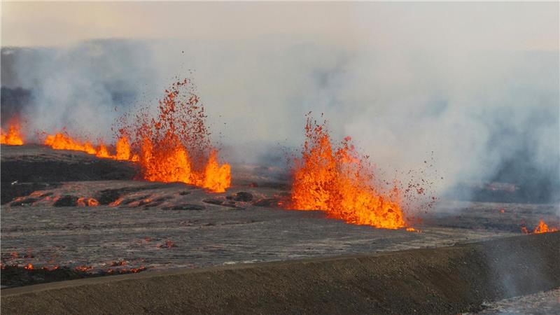 Lavamassen nahe Fischerort - Neuer Vulkanausbruch auf Island Der neue Vulkanausbruch war erwartet worden.
