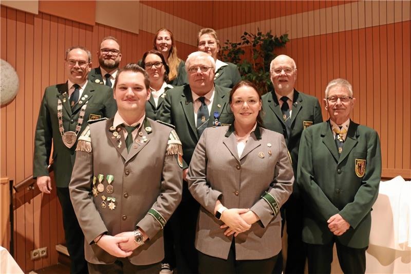 Goslarer Schützen suchen Damenleitung - zur Not männlich Der neue geschäftsführende Vorstand des Kreisverbandes. Foto: Hartmann