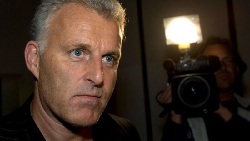 Hohe Strafen für Mord an niederländischem Reporter Der niederländische Kriminalreporter Peter R. de Vries wurde im Jahr 2021 im Zentrum von Amsterdam erschossen.