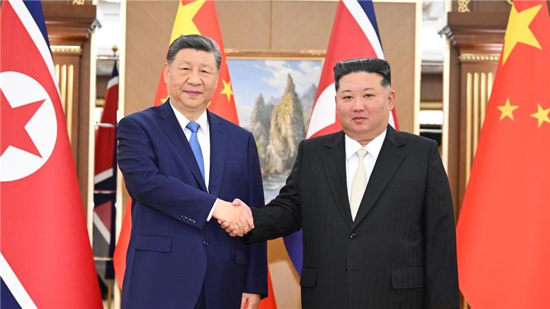 Der nordkoreanische Machthaber Kim Jong Un empfängt den chinesischen Präsidenten Xi Jinping. 