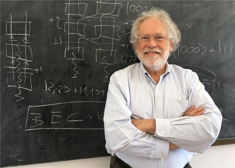 Der österreichische Quantenphysiker Anton Zeilinger wird zusammen mit zwei weiteren Forschern mit dem Nobelpreis für Physik ausgezeichnet.