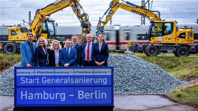 Größtes Bahn-Sanierungsprojekt in Deutschland gestartet Der offizielle Startschuss für die Generalsanierung der Bahnstrecke Berlin - Hamburg fällt auf etwa halber Strecke in Ludwigslust (Mecklenburg-Vorpommern).