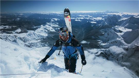 Der polnische Bergskifahrer Andrzej Bargiel am Mount Everest in Nepal vor seiner Abfahrt. 