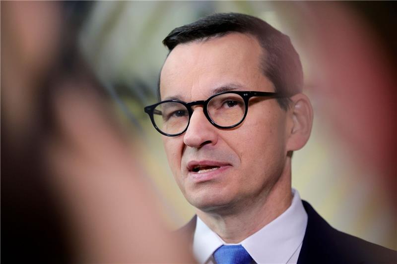 US-Firma erhält Auftrag für erstes Atomkraftwerk in Polen Der polnische Ministerpräsident Mateusz Morawiecki spricht mit Journalisten, als er zu einem EU-Gipfel in Brüssel eintrifft.