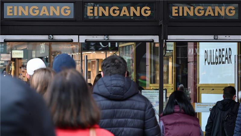 Deutsche Wirtschaft wächst - aber größere Haushaltslöcher Der private Konsum war im vierten Quartal 2025 einer der Wachstumstreiber.