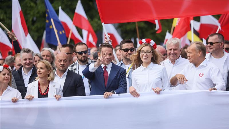 Parteien machen vor Präsidentenwahl in Polen mobil Der proeuropäische polnische Präsidentschaftskandidat Rafal Trzaskowski beim „Großen Marsch der Patrioten“ in Warschau. (Foto aktuell)
