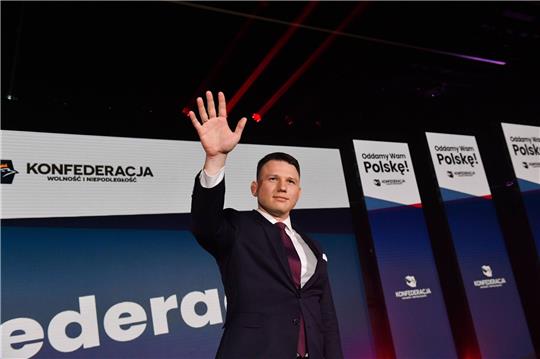 Der rechte polnische Politiker Slawomir Mentzen spricht während eines politischen Kongresses in Warschau.