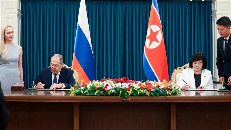 Lawrow: Nordkorea unterstützt Russlands Kriegsziele Der russische Außenminister Sergej Lawrow besucht die nordkoreanische Küstenstadt Wonsan, wo er unter anderem Gespräche mit seiner Amtskollegin Choe Son Hui geführt hat.