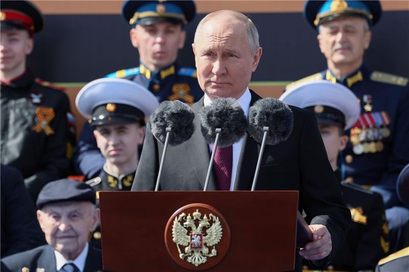 Putin gibt sich als Opfer des eigenen Kriegs Der russische Präsident Wladimir Putin hält eine Rede am Jahrestag des sowjetischen Sieges über Nazi-Deutschland.