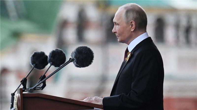 Parade im Krieg - Putin feiert Sieg über Nazideutschland Der russische Präsident Wladimir Putin setzte in seiner Rede den Kampf gegen Nazi-Deutschland mit dem aktuellen Krieg gegen die Ukraine gleich.