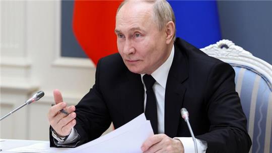 Der russische Präsident Wladimir Putin stellte sich in St. Petersburg den Fragen internationaler Nachrichtenagenturen. (Archivfoto)