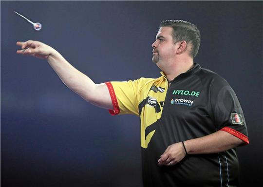 Der saarländische Dartprofi Gabriel „Gaga“ Clemens ist das neue Aushängeschild einer in Deutschland boomenden Sportart. Auch immer mehr Vereine im Landkreis Goslar gründen Dart-Abteilungen. Foto: Kieran Cleeves/dpa