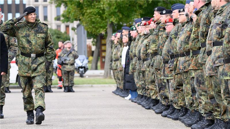 Neuer Chef für Landeskommando der Bundeswehr Der scheidende Kommandeur Oberst Dirk Waldau geht in den Ruhestand.