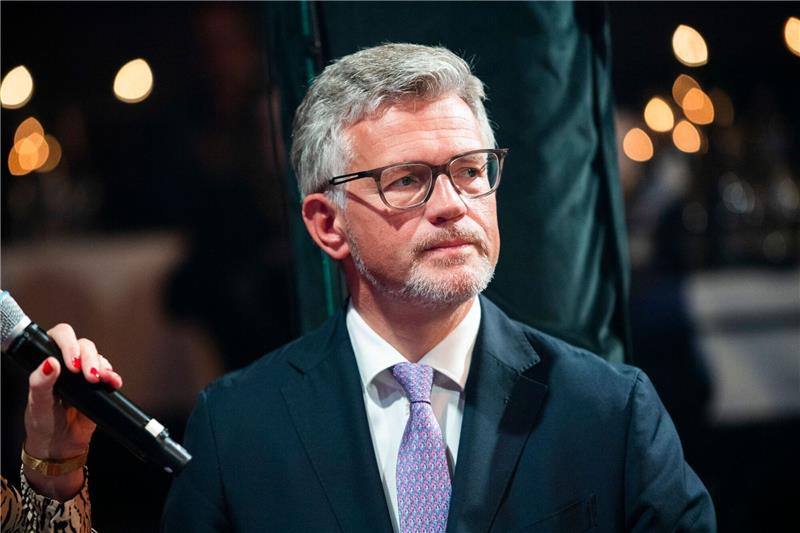 Melnyk will als Ex-Botschafter nicht „die Klappe halten” Der scheidendende Botschafter der Ukraine in Deutschland Andrij Melnyk wird diese Woche Deutschland verlassen.
