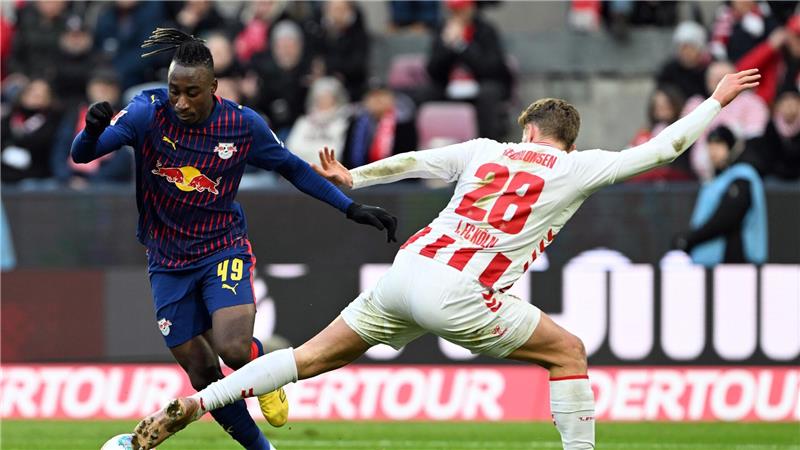 Der schnelle Yan Diomande (l) stellte seine Mitspieler immer wieder vor Probleme.