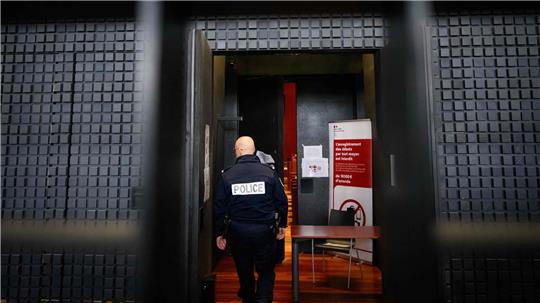 Der sogenannte Maskenmann hatte vor Gericht in Frankreich bestritten, den kleinen Jonathan getötet zu haben. (Archivbild)