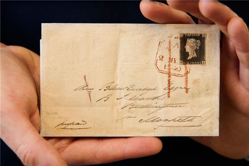 Erster Brief mit Marke könnte bei Auktion Millionen bringen Der sogenannte «Mulready»-Umschlag mit integrierter «Penny Black»-Briefmarke, soll beim Auktionshaus Sotheby's in New York versteigert werden.
