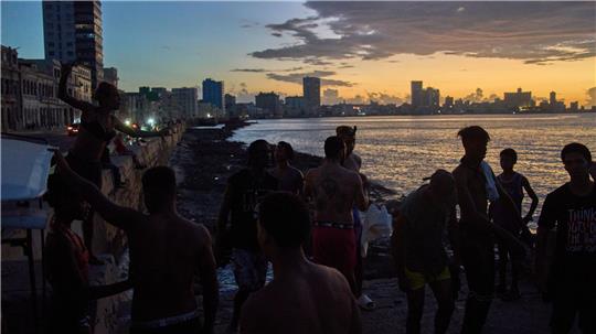 Der sozialistische Inselstaat steckt in einer schweren Wirtschaftskrise. 