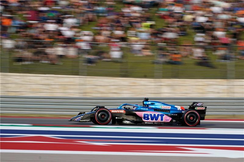 Alpine legt gegen Alonsos Strafe Protest ein Der spanische Alpine-Pilot Fernando Alonso hat beim großen Preis 30 Strafsekunden bekommen. Dadurch wurde er statt dem 7. auf dem 15. Platz gewertet.
