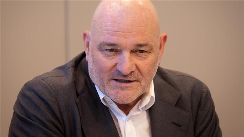 Der stellvertretende Brandenburger Ministerpräsident und Finanzminister Robert Crumbach (BSW) hofft auf eine Lösung im Streit um die Rundfunkreform. (Archivbild)