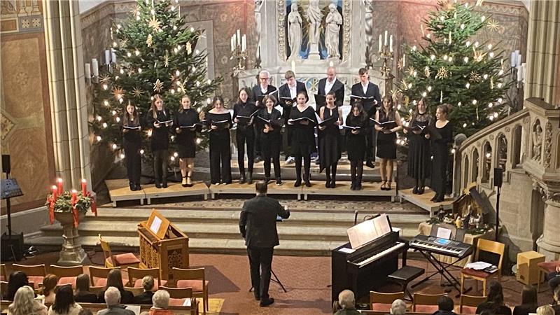 Der stilistische Bogen des Jugendchors spannt sich vom geistlichen Volkslied bis zu modernen Arrangements.