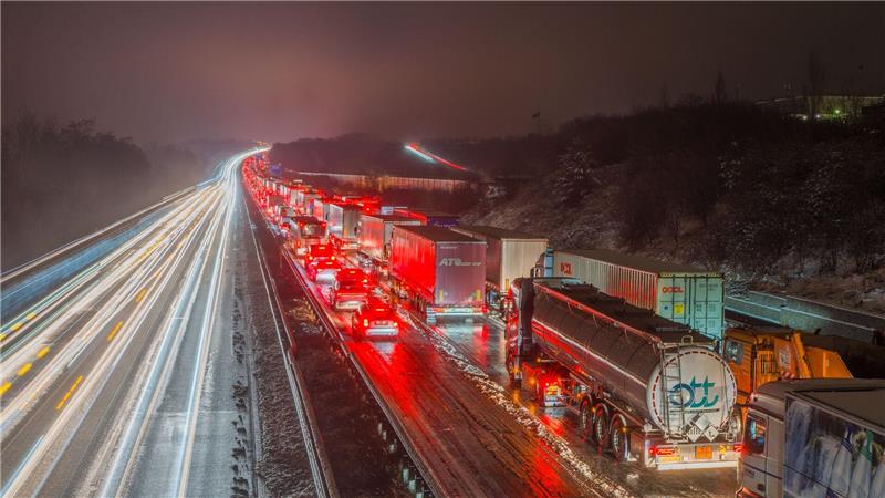 Der stundenlange Stau auf der A3 in Hessen hat sich aufgelöst.