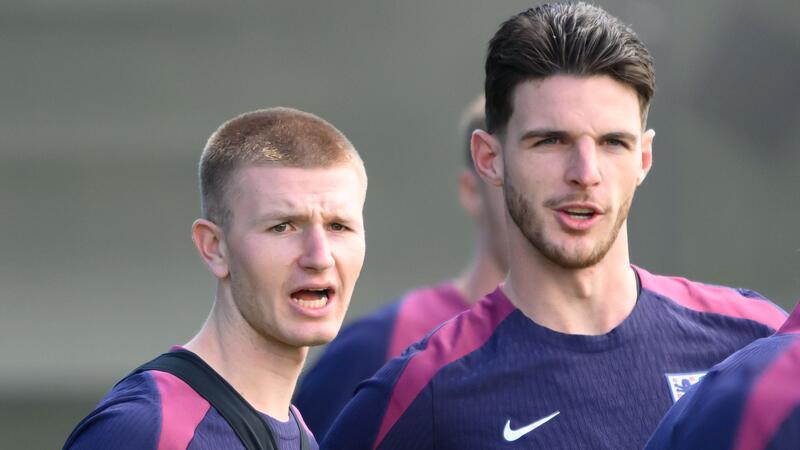 Der teuerste Sechser der Welt: Englands Declan Rice (r).