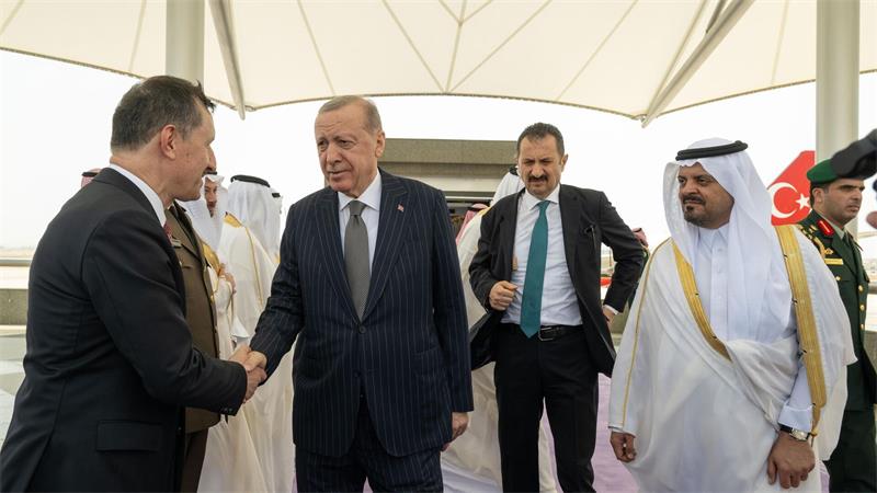 Der türkische Präsident Recep Tayyip Erdogan trifft zu Gesprächen in Saudi-Arabien ein.