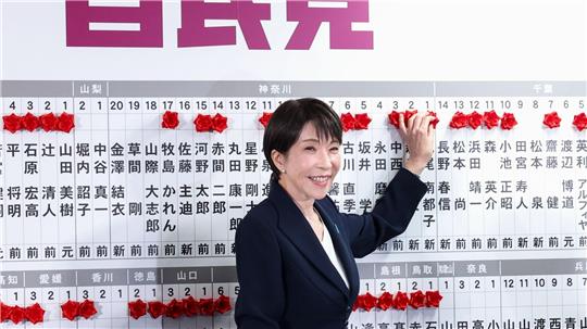 Der überragende Sieg ihrer Partei verschafft Regierungschefin Takaichi enorme Macht. 