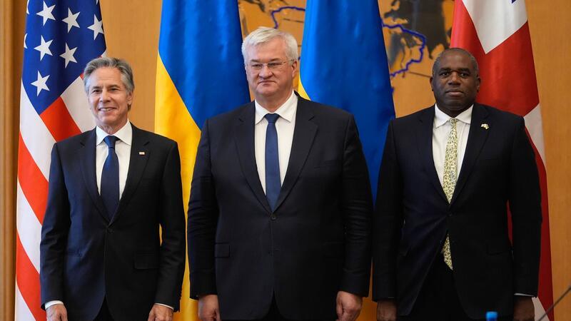 Blinken besucht Kiew - Ukraine hofft auf Weitschusserlaubnis Der ukrainische Außenminister Andrij Sybiha traf seine beiden Amtskollegen Antony Blinken und David Lammy zu Gesprächen.