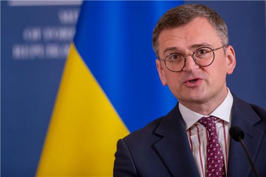 Der ukrainische Außenminister Dmytro Kuleba fordert nach Gesprächen in Vilnius weitere Waffen und Munition für den Krieg gegen Russland.