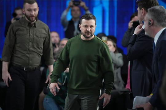 Der ukrainische Präsident Wolodymyr Selenskyj bei einer Pressekonferenz in Kiew.
