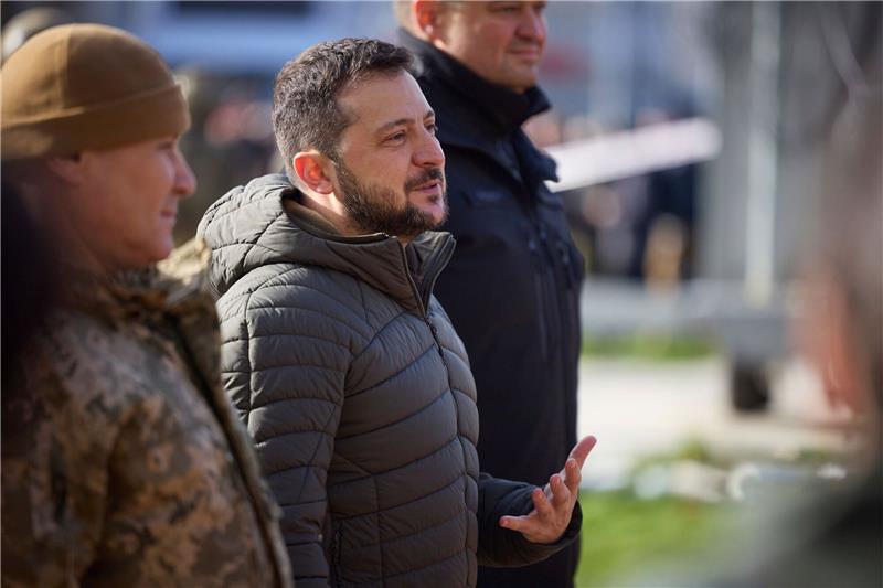 Selenskyj spricht bei G20-Gipfel über Plan für Kriegsende Der ukrainische Präsident Wolodymyr Selenskyj besucht Cherson.