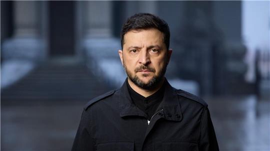 Der ukrainische Präsident Wolodymyr Selenskyj fordert bei den Verhandlungen in Berlin über ein Ende des russischen Angriffskriegs einen würdigen Frieden für sein Land. (Archivbild)