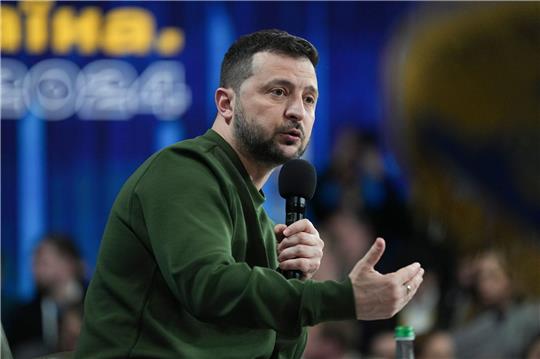Der ukrainische Präsident Wolodymyr Selenskyj gestand den Misserfolg der Herbstoffensive seiner Streitkräfte ein.