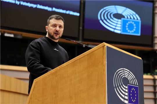 Der ukrainische Präsident Wolodymyr Selenskyj hat eine Rede vor dem EU-Parlament in Brüssel gehalten.