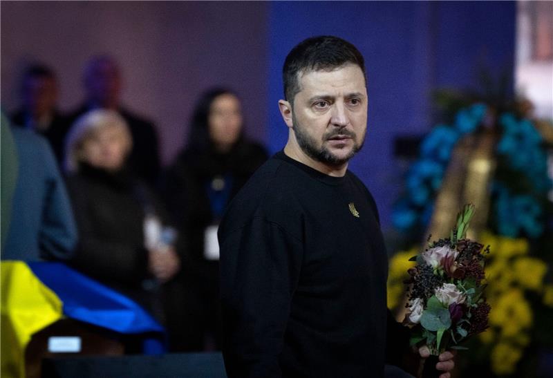 Selenskyjs Vize-Verteidigungsminister tritt zurück Der ukrainische Präsident Wolodymyr Selenskyj hat nach Skandalen um Korruption und Bereicherung im Staatsapparat ein entschlosseneres Vorgehen gegen Fehlverhalten angekündigt.