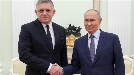 Der ukrainische Präsident Wolodymyr Selenskyj hat schwere Vorwürfe gegen den slowakischen Premier Robert Fico nach dessen Besuch bei Kremlchef Wladimir Putin 