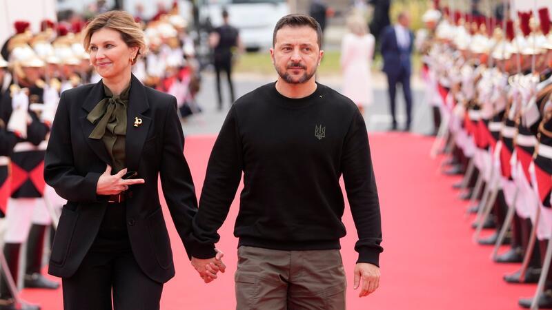 Die letzten D-Day-Helden: Gedenken in Zeiten des Krieges Der ukrainische Präsident Wolodymyr Selenskyj kam zusammen mit seiner Frau Olena Selenska zur offiziellen internationalen Zeremonie des 80. Jahrestags des D-Day am Omaha Beach in der Normandie.