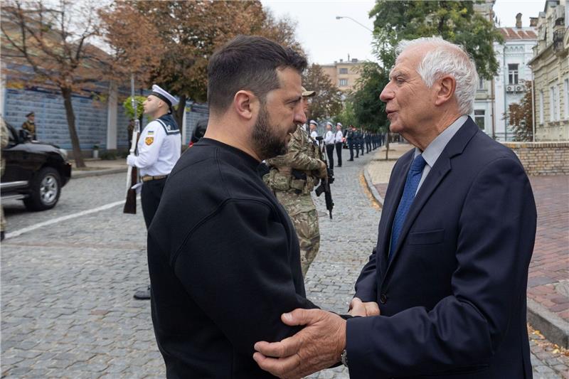 Krieg gegen die Ukraine: So ist die Lage Der ukrainische Präsident Wolodymyr Selenskyj mit dem EU-Außenbeauftragten Josep Borrell in Kiew.