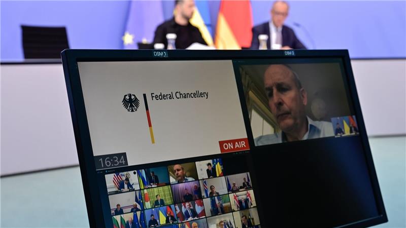 Trump warnt Putin vor schwerwiegenden Konsequenzen Der ukrainische Präsident Wolodymyr Selenskyj nimmt persönlich mit Kanzler Friedrich Merz an den Schalten zum Alaska-Gipfel von US-Präsident Donald Trump mit Kremlchef Wladimir Putin teil.