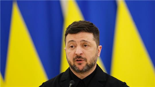Der ukrainische Präsident Wolodymyr Selenskyj sieht eine EU-Mitgliedschaft für sein Land schon 2027 als wichtige Sicherheitsgarantie. (Archivbild)
