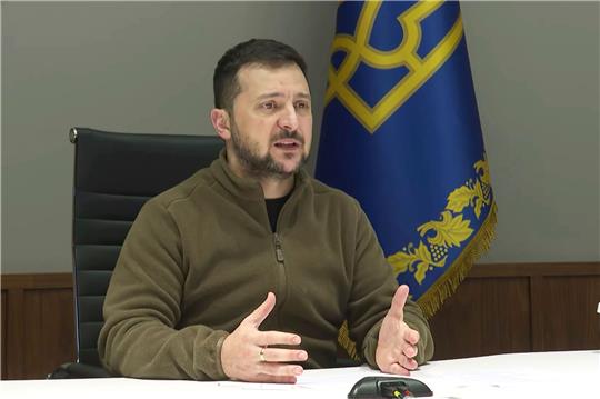 Der ukrainische Präsident Wolodymyr Selenskyj spricht während der Videokonferenz der Staats- und Regierungschefs der Gruppe der Sieben (G7) und der Ukraine.